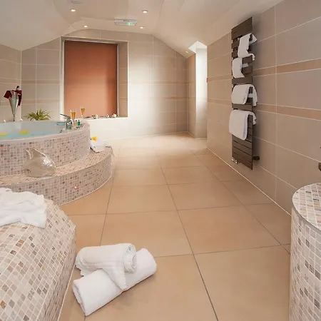 Boutique & Hot Tubs מלון ווינדרמר