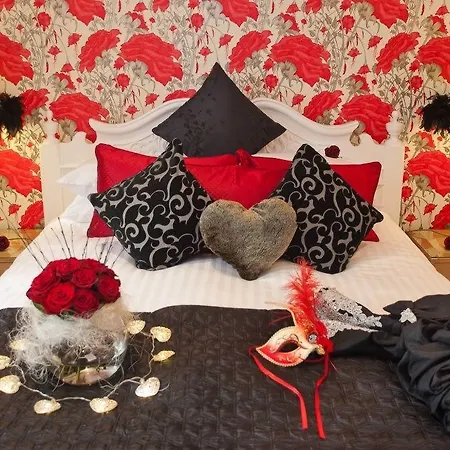 Boutique & Hot Tubs 4* ווינדרמר