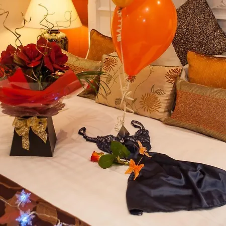 Boutique & Hot Tubs 4* ווינדרמר