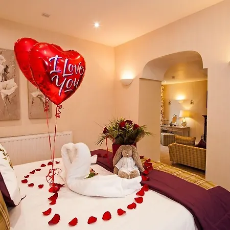 מלון Boutique & Hot Tubs 4*