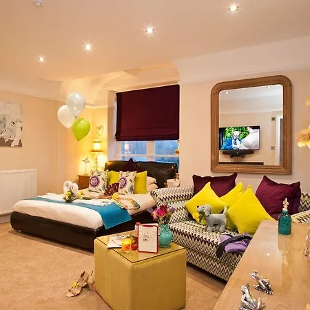 מלון Boutique & Hot Tubs ווינדרמר