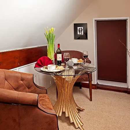 Boutique & Hot Tubs ווינדרמר