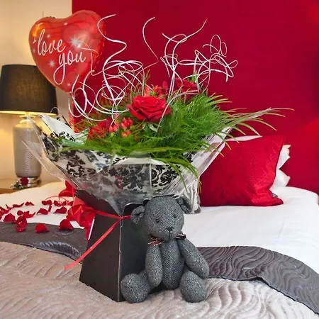 Boutique & Hot Tubs ווינדרמר