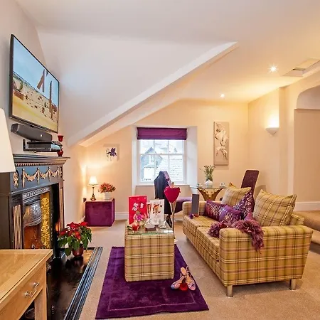 Boutique & Hot Tubs מלון