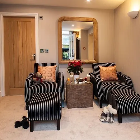 Boutique & Hot Tubs מלון