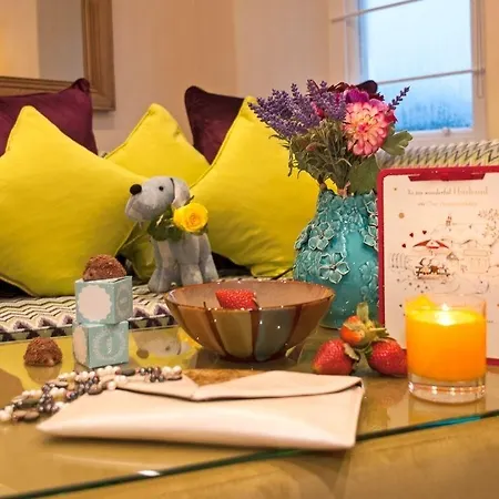 Boutique & Hot Tubs 4* ווינדרמר