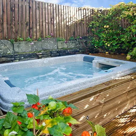 Boutique & Hot Tubs מלון