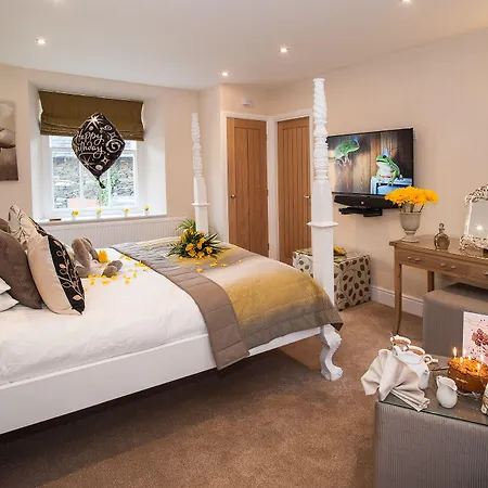 Boutique & Hot Tubs 4* ווינדרמר