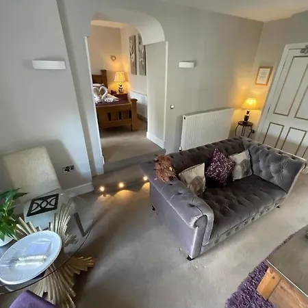 Boutique & Hot Tubs ווינדרמר