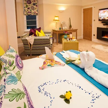 Boutique & Hot Tubs מלון ווינדרמר