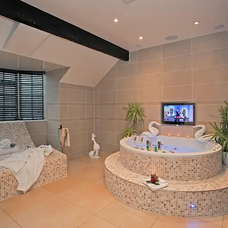 מלון Boutique & Hot Tubs ווינדרמר