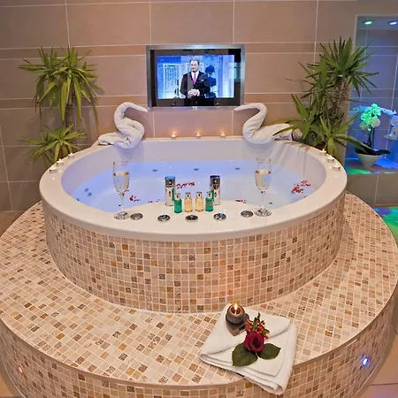 מלון Boutique & Hot Tubs ווינדרמר