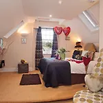 Boutique & Hot Tubs Otel 4*