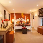 Boutique & Hot Tubs Otel 4*