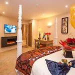 Boutique & Hot Tubs 4* Windermere