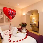 Hotel Boutique & Hot Tubs 4*