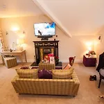 Otel Boutique & Hot Tubs 4*