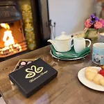 Boutique & Hot Tubs 4* Windermere