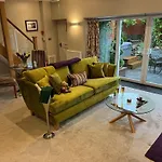 Boutique & Hot Tubs Szálloda 4*