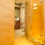 Boutique & Hot Tubs Szálloda