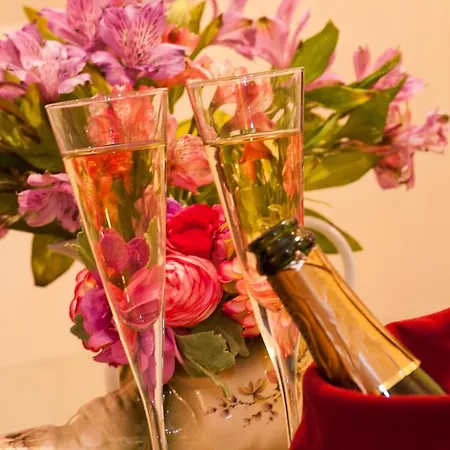 Boutique & Hot Tubs Hotel 4*