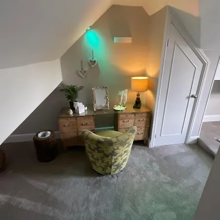 Boutique & Hot Tubs Hotel 4*