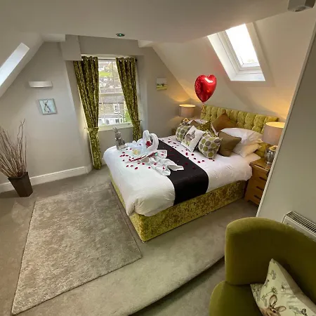 Boutique & Hot Tubs Hotel