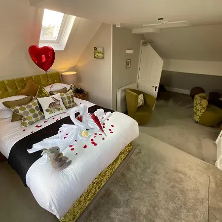 Boutique & Hot Tubs 4* Windermere