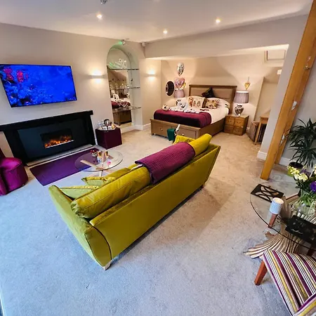 Boutique & Hot Tubs