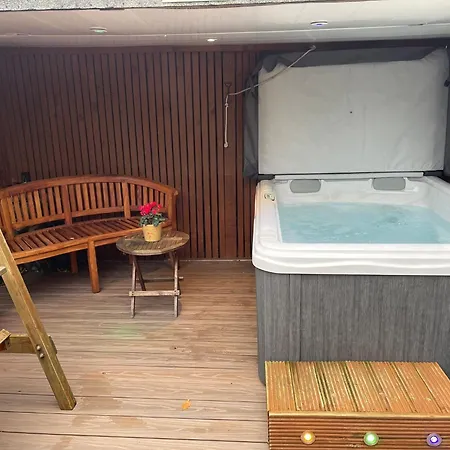 Hotel Boutique & Hot Tubs 4*