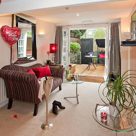 Boutique Suites&hot Tubs