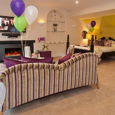 Boutique Suites&hot Tubs Hotel
