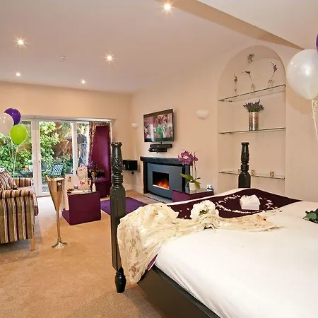 Boutique Suites&hot Tubs
