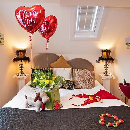 Hotel Boutique Suites&hot Tubs 4*