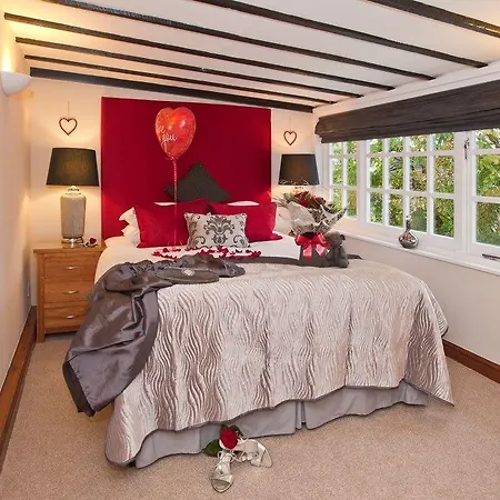 Hotel Boutique Suites&hot Tubs 4*