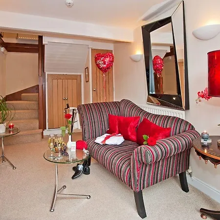Boutique & Hot Tubs Hotel 4*