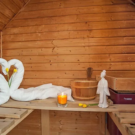 Boutique & Hot Tubs 4* Windermere