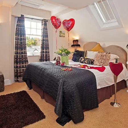 Boutique & Hot Tubs Hotel 4*