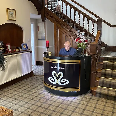 Boutique & Hot Tubs 4*