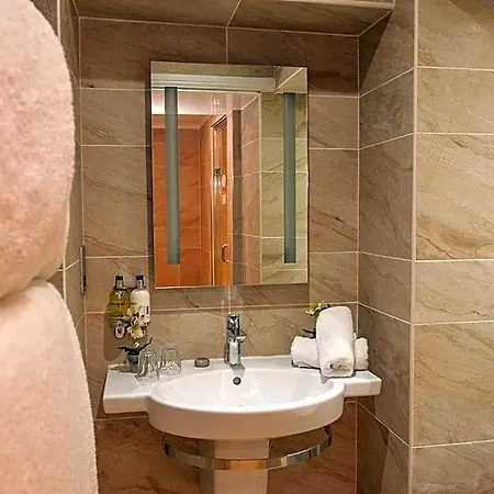 Boutique Suites&hot Tubs Hotel 4*