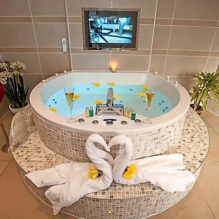 Boutique Suites&hot Tubs 4*