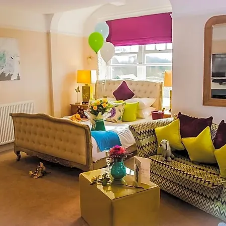 Boutique Suites&hot Tubs Hotel