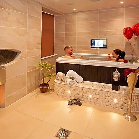 Boutique Suites&hot Tubs Hotel