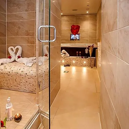 Boutique Suites&hot Tubs