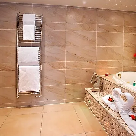 Boutique Suites&hot Tubs Hotel