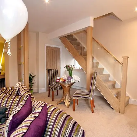 Boutique & Hot Tubs Hotel 4*