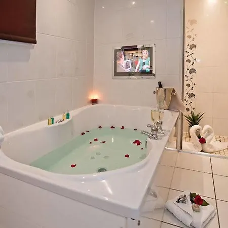 Boutique & Hot Tubs 4*