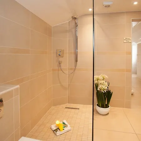 Boutique & Hot Tubs 4* Windermere