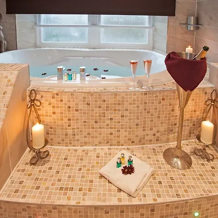 Boutique Suites&hot Tubs 4*