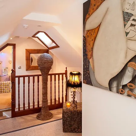 Boutique & Hot Tubs Hotel 4*
